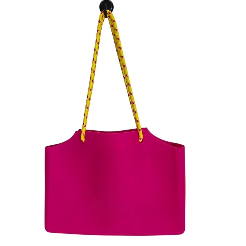 Sol de Janeiro Exclusive Pink Beach Silicon tote bag - Picture 2 of 10